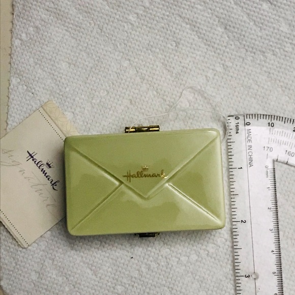 Hallmark Signature keepsake box - Picture 6 of 11